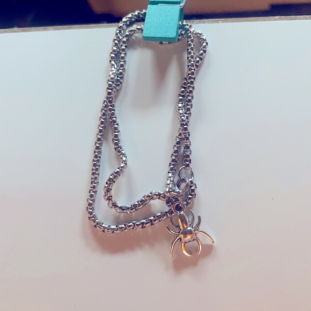 Unisex silver bracelet with spider charm
